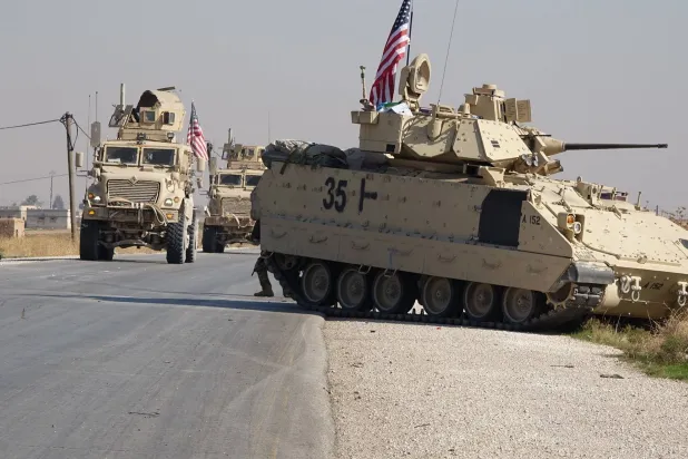 قوات أميركية تتجول في بلدات ريف دير الزور الشرقي (أرشيفية)