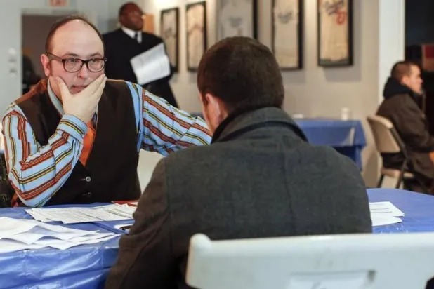 رجل يخضع لمقابلة عمل في نيويورك (أرشيف - رويترز)