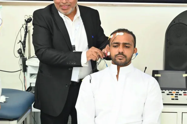 جانب من ورشة العمل لفحص السمع الدماغي باستخدام أجهزة السمع (الشرق الأوسط)