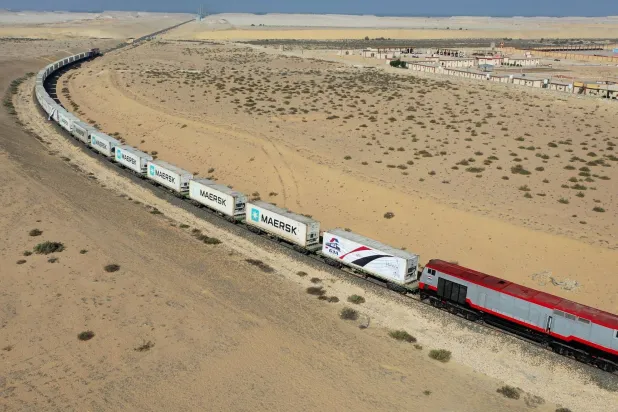 تشغيل تجريبي لـ«قطار التنمية» خط سكة حديد «الفردان - بئر العبد» بطول 100 كلم تمهيداً لافتتاحه (مجلس الوزراء المصري)