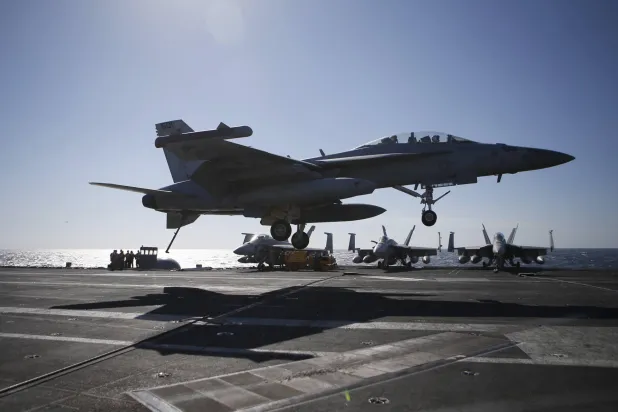 طائرة من طراز «إف-18» (أرشيفية - رويترز)