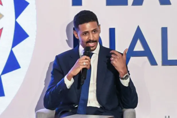 القوني دقلو شقيق قائد «قوات الدعم السريع» خلال مشاركته في مؤتمر بجنوب أفريقيا (إكس)