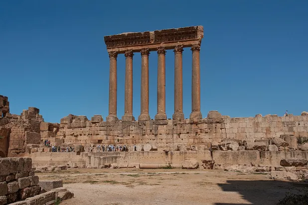 قلعة بعلبك الأثرية في لبنان وعواميد معبد جوبيتر (موقع اليونيسكو)