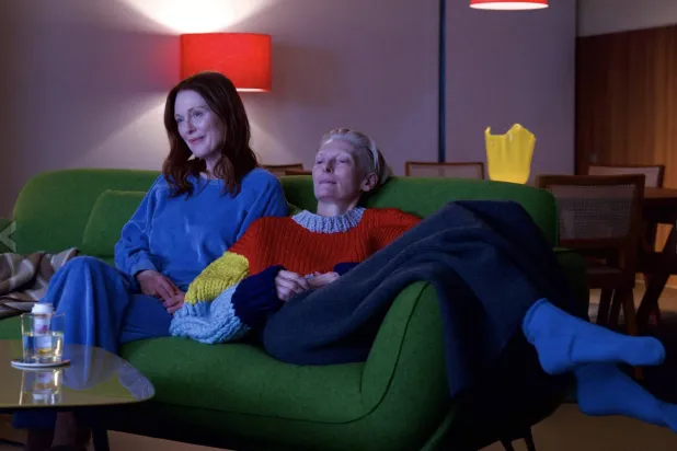 سوينتن ومور في «الغرفة المجاورة» (إل ديسيو)