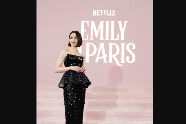 ليلي كولينز بطلة مسلسل «إميلي في باريس» (رويترز)