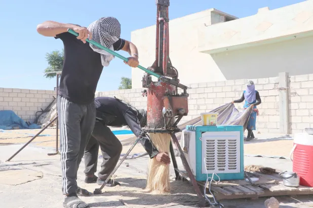 صناعة تعتمد على اليد وليس على الماكينات الحديثة (الشرق الأوسط)