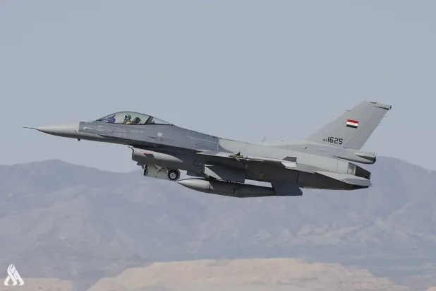 طائرة من سلاح الجو العراقي خلال إحدى المهمات ضد تنظيم «داعش» (أرشيفية - واع)