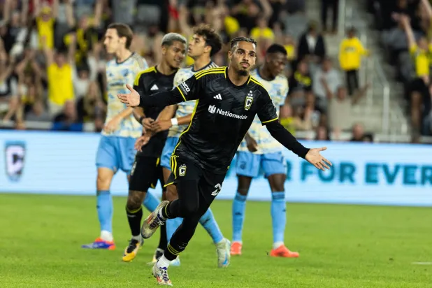 الجزائري محمد فارسي مدافع نادي كولومبوس كرو الأميركي (رويترز)