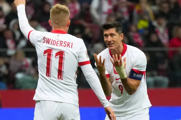 منتخب بولندا عانى أمام البرتغالي (رويترز)