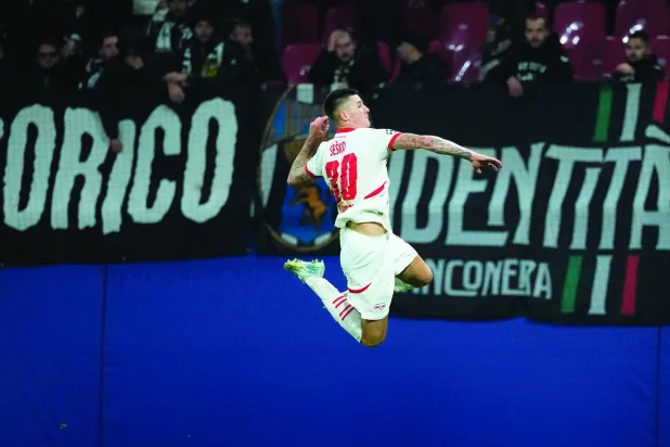 
المهاجم السلوفيني الموهوب بنيامين سيسكو مرشح للانضمام لأحد أندية القمة الأوروبية (أ.ب)