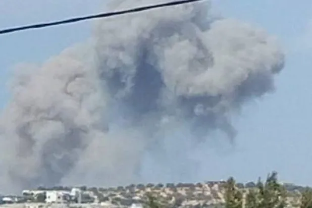 الطيران الحربي الروسي قصف الاثنين مواقع في شمال اللاذقية وإدلب (وسائل التواصل)