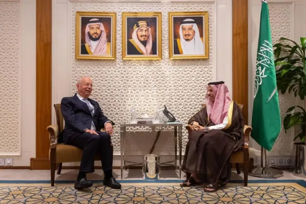 وزير الخارجية يستقبل مؤسس ورئيس المنتدى الاقتصادي العالمي (الشرق الأوسط)