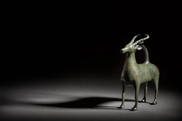 مجسّم لغزال من العراق في العصر الأموي (سوذبيز)