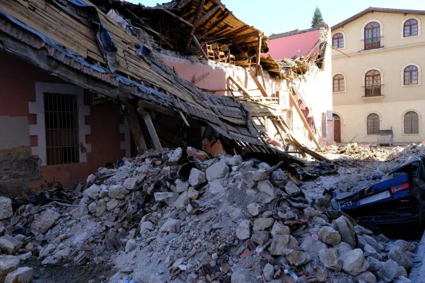 صورة أرشيفية لآثار الزلزال الذي ضرب ملاطية العام الماضي (غيتي)