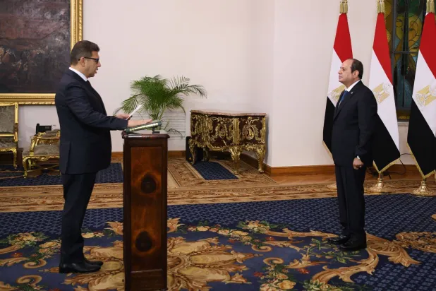 رئيس المخابرات الجديد يؤدي اليمين أمام الرئيس المصري اليوم الأربعاء (الرئاسة المصرية)