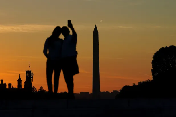 اعتماد مبدأ تجنب المواجهة بين الشريكين قد يخلق هوة ضخمة (رويترز)