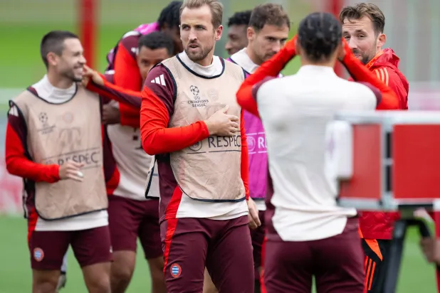 يسعى بايرن ميونيخ المتصدر إلى العودة لسكة الانتصارات (د.ب.أ)