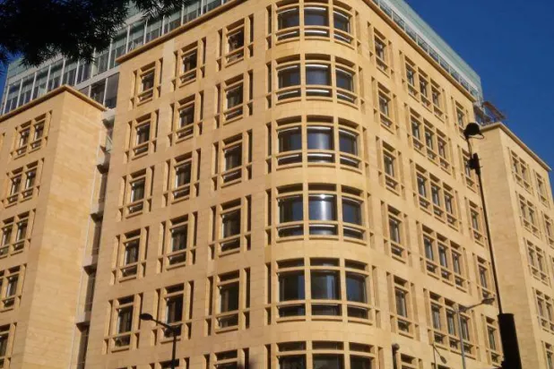 المبنى الذي يضم مقر السفارة النرويجية في وسط بيروت