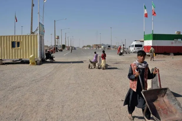 الجدار بين إيران وأفغانستان سيمتد من جنوب خراسان إلى أراضي بلوشستان على امتداد 74 كيلومتراً (غيتي)