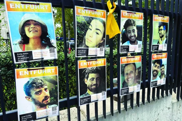 عائلات المحتجزين الإسرائيليين في غزة تشكو من أن الحكومة تتجاهل مصيرهم (أ.ف.ب) 