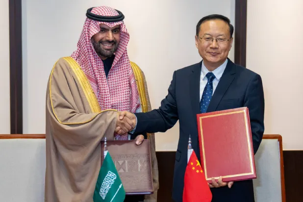 الأمير بدر بن عبد الله بن فرحان والوزير سون يالي وقّعا البرنامج التنفيذي لإقامة العام الثقافي للبلدين (واس)