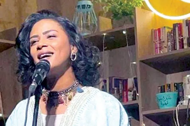 ايمان يوسف في إحدى حفلاتها بالخرطوم قبل الحرب ({الشرق الأوسط})