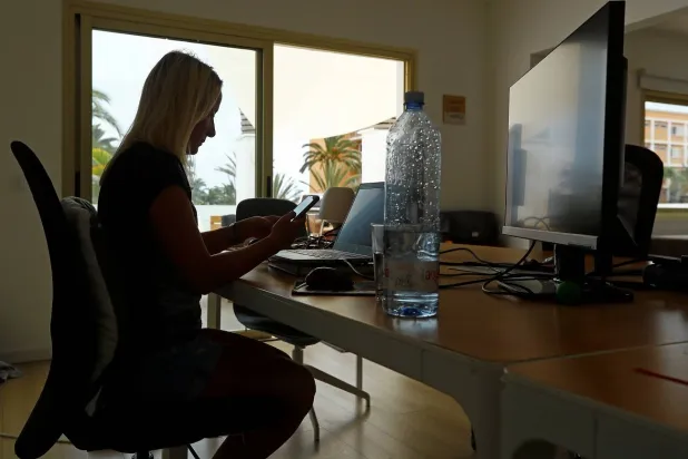 العمل أربعة أيام في الأسبوع موضوع نقاش مستمر في ألمانيا (رويترز)