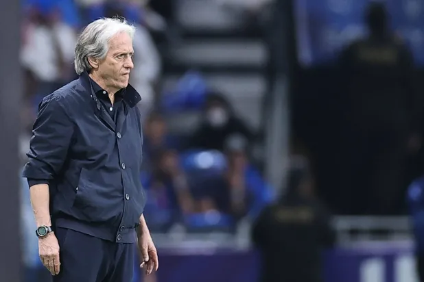 خورخي خيسوس مدرب الهلال (تصوير: سعد العنزي)