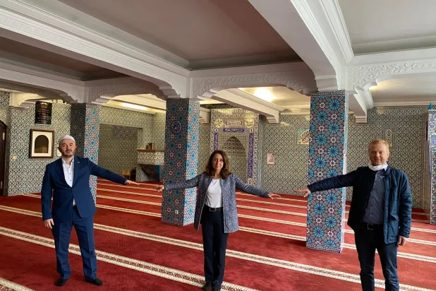 أيدان أوزوغوز رئيسة مجلس النواب الألماني (منتصف الصورة) (حسابها على منصة «إكس»)