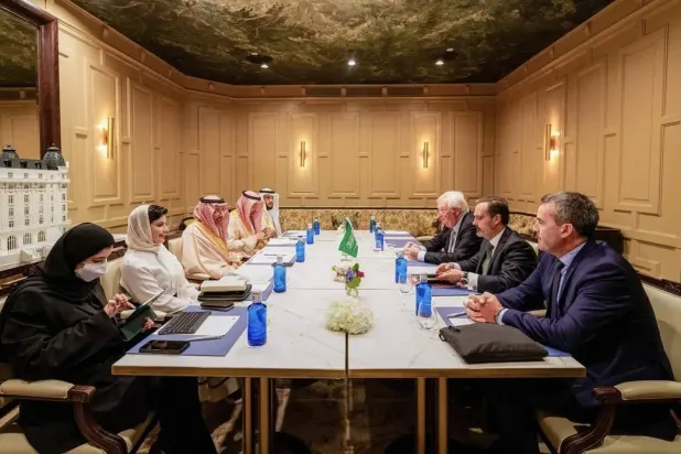 أحد اللقاءات الثنائية التي عقدها وزير الصناعة والثروة المعدنية السعودي في إسبانيا (الشرق الأوسط)