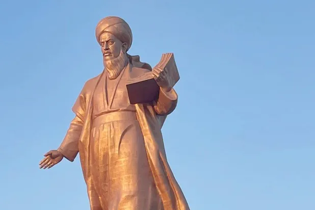 نصب الشاعر مخدوم قولي