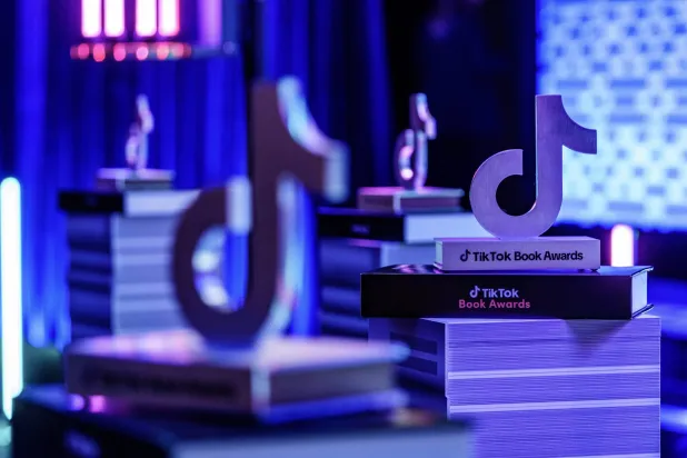 شعار تطبيق «تيك توك» أعلى مجموعة من الجوائز في معرض «فرنكفورت للكتاب» السادس والسبعين (د.ب.أ)