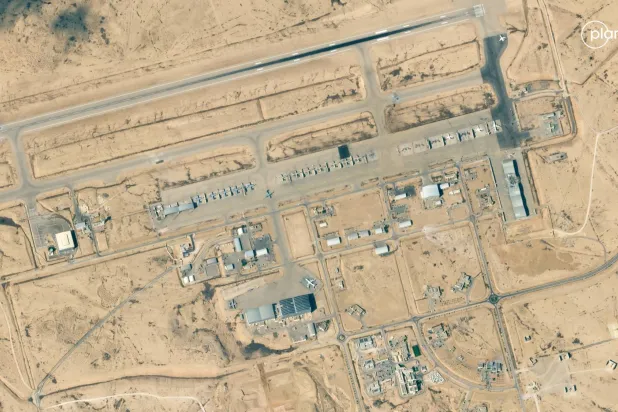 صورة جوية تظهر قاعدة نيفاتيم الجوية بعد الهجوم الصاروخي الإيراني مطلع أكتوبر الحالي (رويترز)