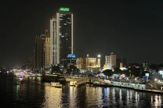 أبراج وشركات وبنوك على نيل القاهرة (تصوير: عبد الفتاح فرج)