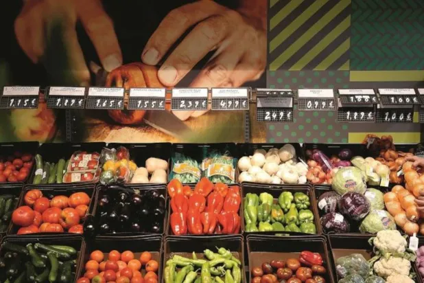 الطماطم والجزر والفلفل الحلو لها فوائد صحية رائعة (رويترز)