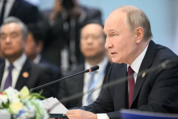 الرئيس الروسي فلاديمير بوتين يلقي كلمة في قمة «بريكس» (رويترز)