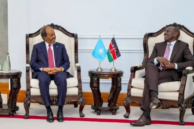 مباحثات الرئيس الصومالي مع نظيره الكيني ويليام روتو (وكالة أنباء الصومال)
