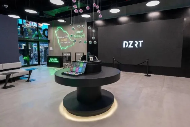 المتجر يُلبِّي احتياجات الراغبين في الإقلاع بتوفير «دزرت» بجميع النكهات (واس)