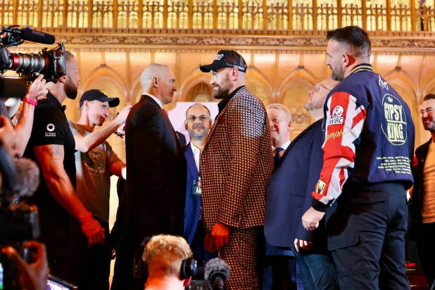 أولكسندر أوزيك وتايسون فيوري خلال المؤتمر الصحافي (موسم الرياض)