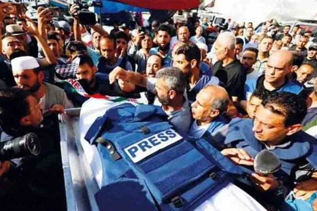 أرشيفية لتشييع أحد صحافيي «الجزيرة» في غزة