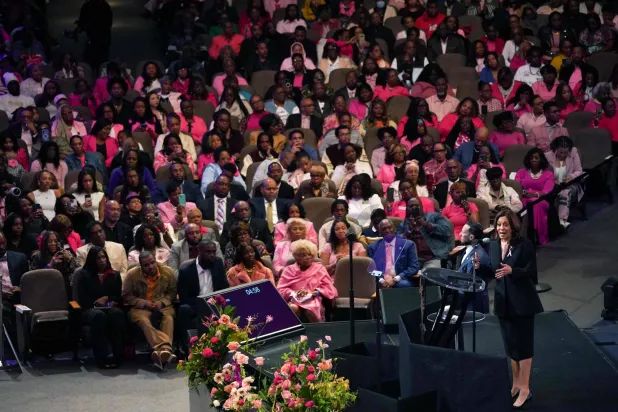 نائبة الرئيس كامالا هاريس تتحدث في تجمع انتخابي (أرشيفية - أ.ف.ب)