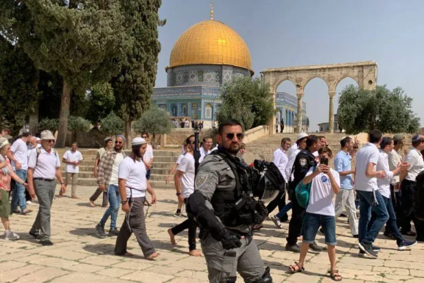 مئات المستعمرين في المسجد الأقصى بحماية مشددة من الشرطة الإسرائيلية (وفا)