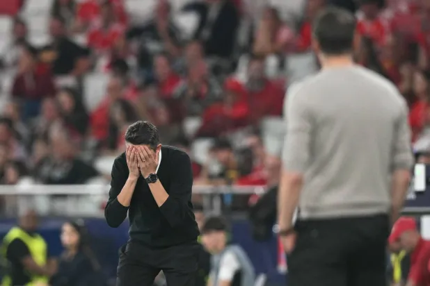 لاجي كان غاضباً خلال مجريات المباراة (أ.ف.ب)