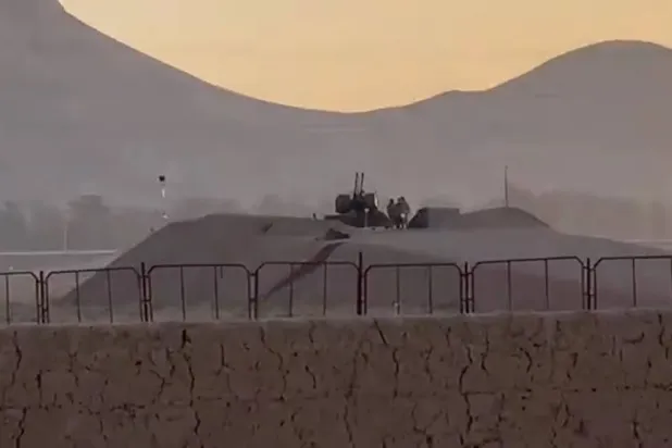 جانب من فيديو نشره إعلام «الحرس الثوري» للدفاعات الجوية في محيط منشأة «نطنز» في أكتوبر الماضي