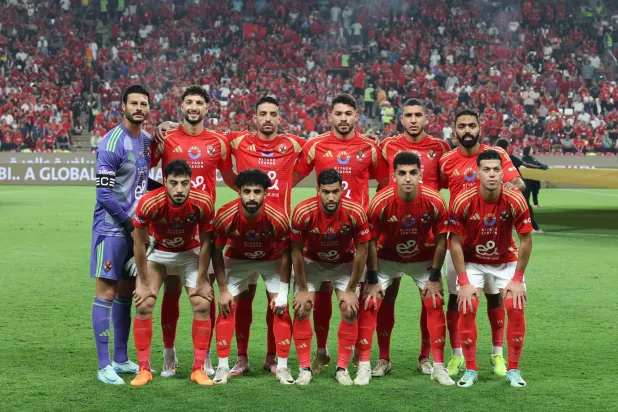 تُوج الأهلي المصري باللقب للمرة الخامسة عشرة في تاريخه (إ.ب.أ)