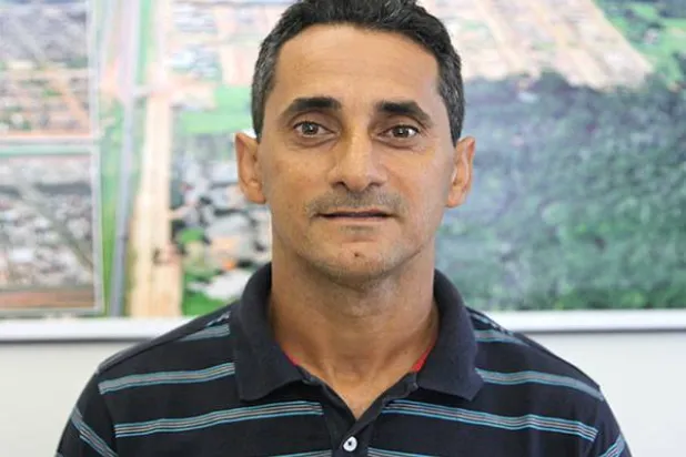 زي كارلوس توفي عن عمر 56 عاماً (الشرق الأوسط)