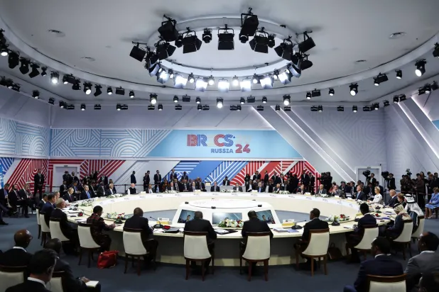 لقطة جامعة لحضور قمة "البريكس" في قازان (رويترز)