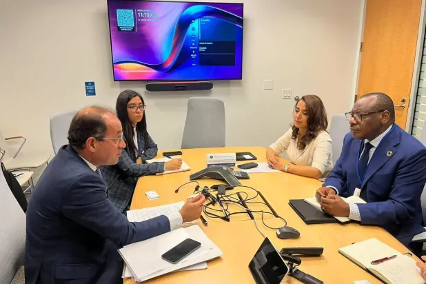 وزير المالية المصري في لقائه بأمين لجنة الأمم المتحدة الاقتصادية لأفريقيا ونائب السكرتير التنفيذي للجنة على هامش اجتماعات صندوق النقد والبنك الدوليين بواشنطن (وزارة المالية)