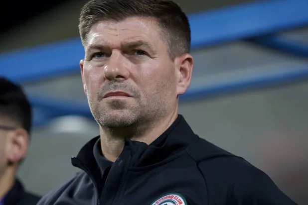 جيرارد مدرب فريق الاتفاق (تصوير: نايف العتيبي) 