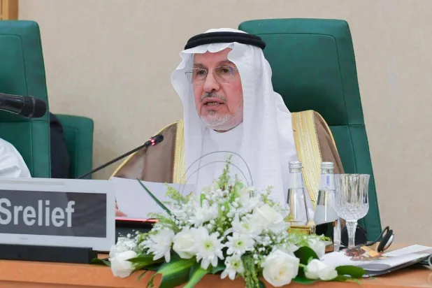 د. عبد الله الربيعة لدى إعلانه عن تعهدات المانحين بختام المؤتمر في جدة السبت (الشرق الأوسط)